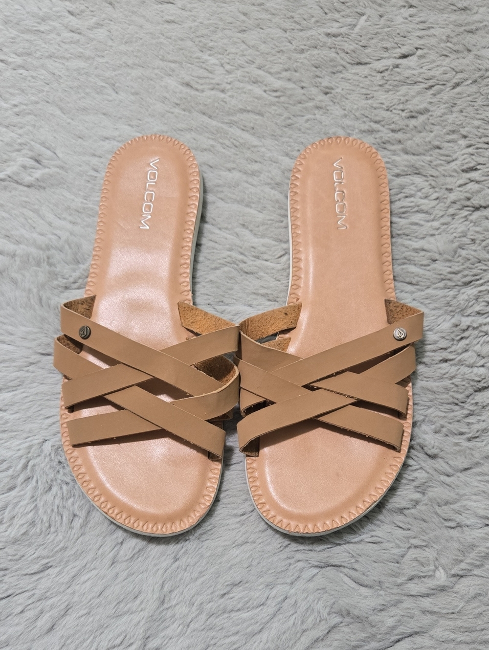 Volcom Criss cross tan slides sandals size 9